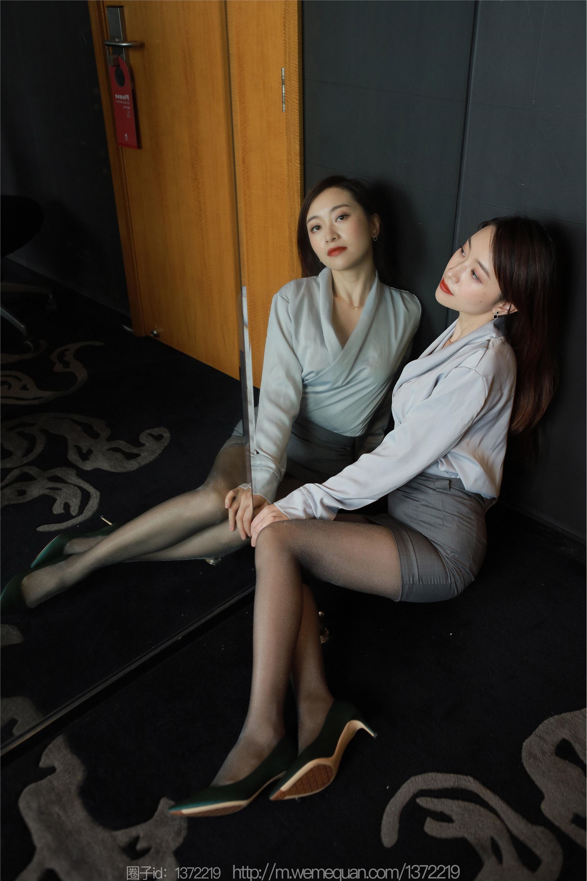 IESS异思趣向  2023.03.08 丝享家 1384 小婕《灰裙亮丝》